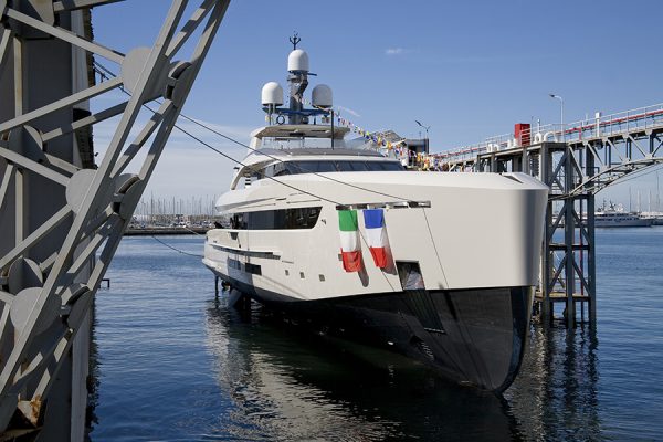 Varato a Genova il Tankoa S501 Hybrid, un mega yacht ibrido di 50 metri