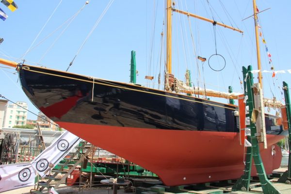 A Viareggio celebrato il ritorno in mare dello yacht d’epoca Tirrenia II