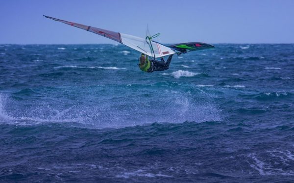 Con il vento fra le mani: l’ABC del windsurf – Le attrezzature