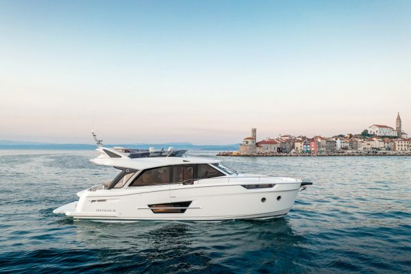 LN alla scoperta del Greenline 45FLY: lusso e comfort su motori del futuro