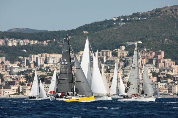 A Genova torna la Millevele: centinaia di barche in gara