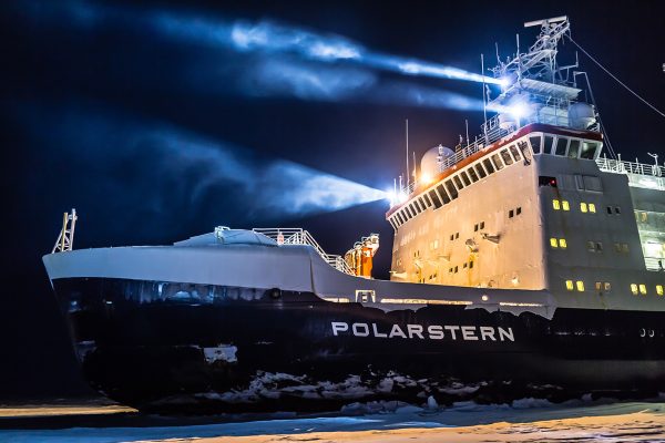 Alla deriva nel Mar Glaciale Artico. L’avventurosa missione della nave rompighiaccio Polarstern