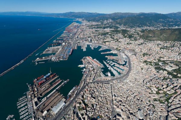 Il porto di Genova