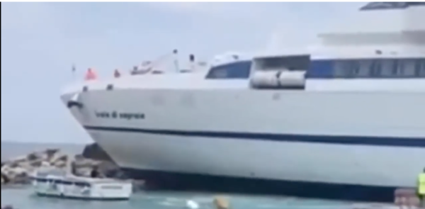 Tirrenia Ferry Crashes Against Rocks