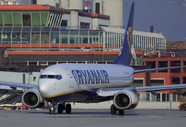 Ryanair torna a Genova. Per l’estate 2020 il mare della Puglia è a “portata di volo”