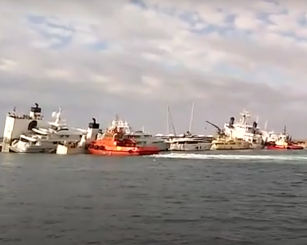 Ship with 5 luxury yachts on board capsizes off Palma de Mallorca but tugboats manage to avoid a disaster