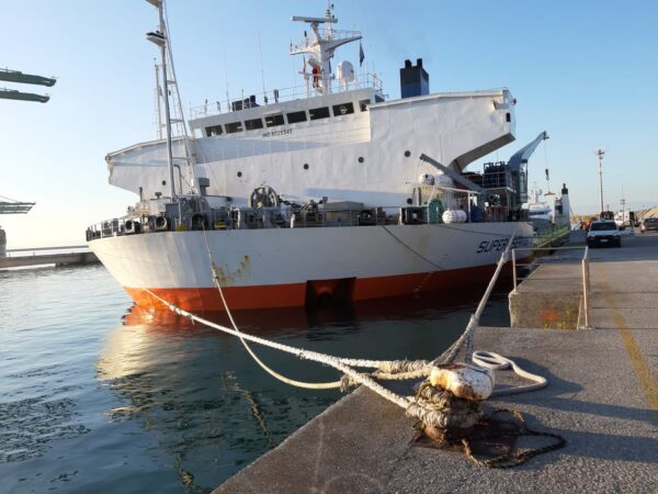 Giunta a Genova la nave semisommergibile Super Servant: si era quasi ribaltata a Palma di Maiorca danneggando gli yacht che trasportava