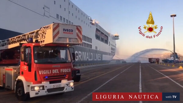 Incendio a bordo di un traghetto nel porto di Olbia