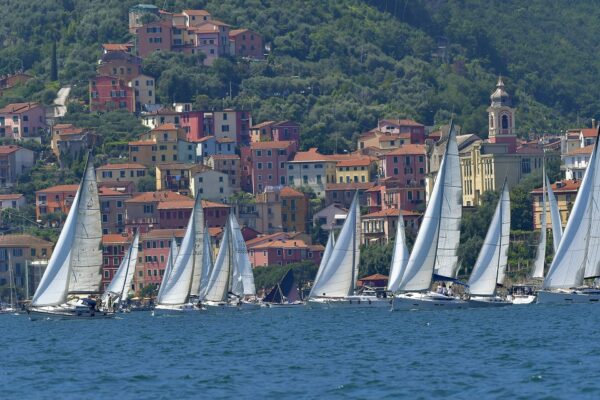 Il 4 luglio nel Golfo della Spezia torna la “Veleggiata dei Muscoli”