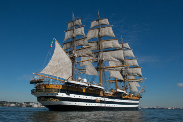 La nave scuola Amerigo Vespucci torna a navigare: partita la campagna addestrativa 2020