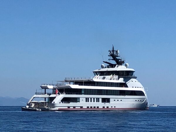 Sighted in Portofino “Olivia O”, the giga yacht with an upside down bow