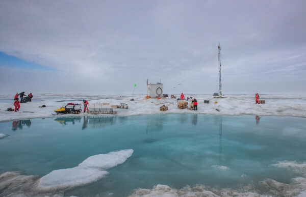 The Polarstern ice breaker returns from its adventurous voyage to the Arctic Sea. And it is not bringing good news