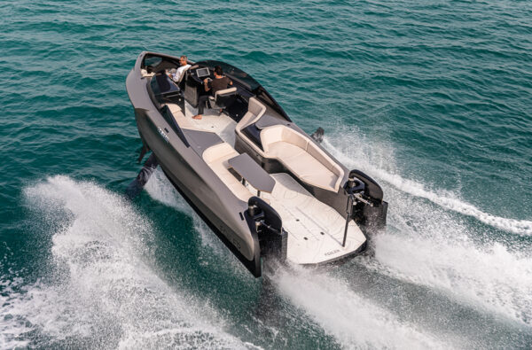 Tender or sporting boat: the Foiler “flying yacht” by Enata Marine splits into three