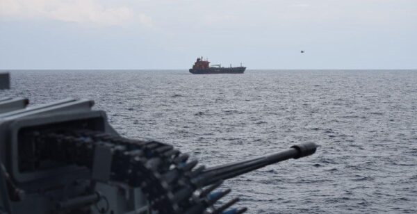 Nave Martinengo sventa l’attacco dei pirati a un mercantile nel Golfo di Guinea