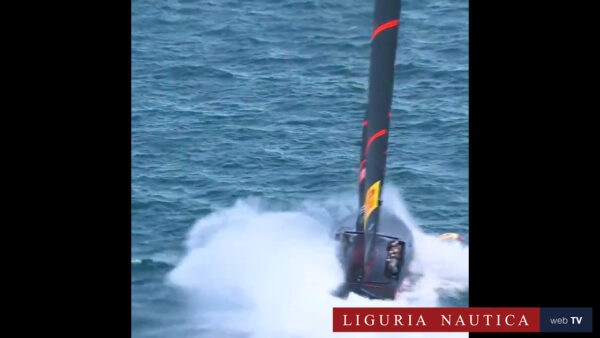 Prada Cup: virata da brivido per Luna Rossa, che rischia di ribaltarsi