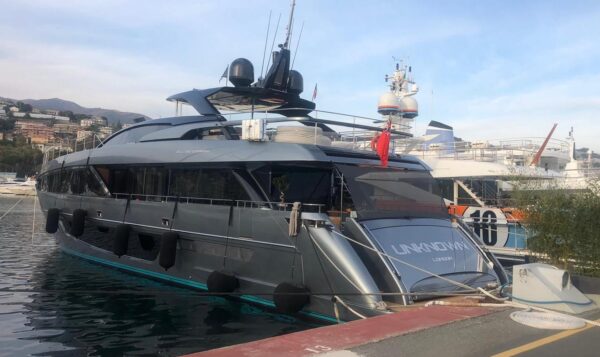 Ibrahimovic arrives in Sanremo with his Riva 100 Corsaro. He is docking neighbours with Del Piero’s yacht