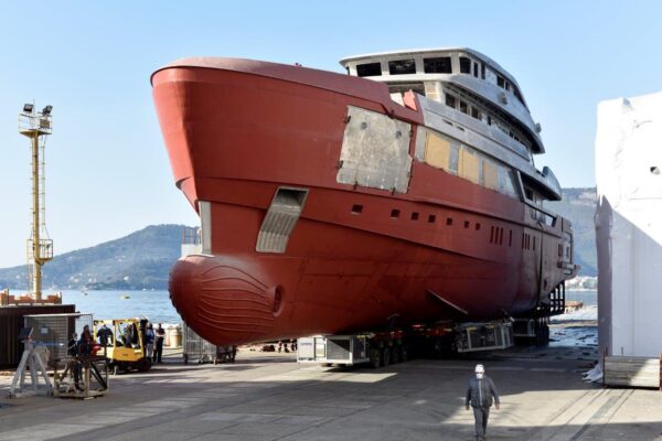 Sta nascendo il primo Sanlorenzo 57Steel, il superyacht che rivede il concetto di vivibilità