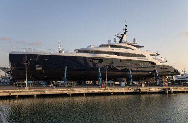 Benetti vara “Zazou”, il superyacht blu carinthia