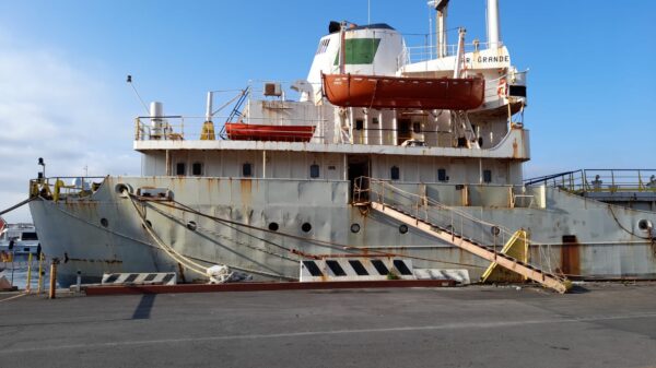 A Genova il primo piano in Italia di “Ship recycling” per demolire una nave cementiera