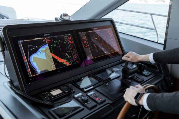 Simrad Yachting incontra la nautica “responsabile”: siglata partnership con Greenline Yachts