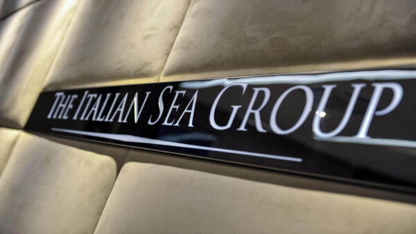 The Italian Sea Group annuncia la vendita del primo Admiral Panorama in versione ibrida