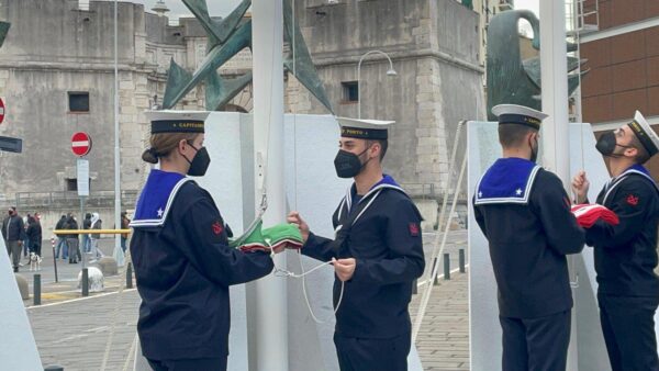 La cerimonia del 51° anniversario dell’affondamento della nave “London Valour” a Genova