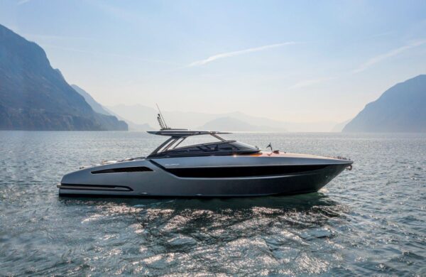 Riva presents the new Dolceriva hard top: a gem of design and comfort