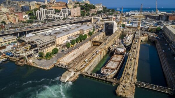 Verso la demolizione delle due “navi-fantasma” abbandonate da anni nel porto di Genova