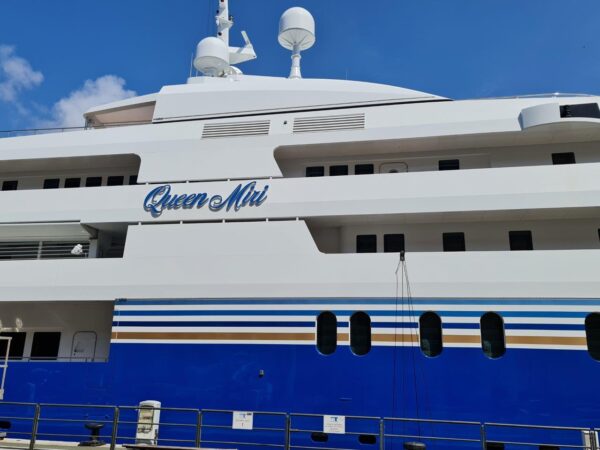 Il megayacht Queen Miri al Porto Antico di Genova: le foto di Liguria Nautica