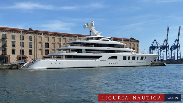 Il megayacht AQUARIUS ormeggiato a Genova