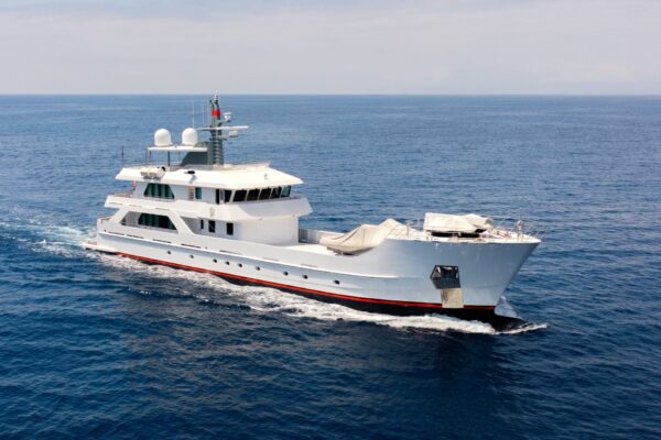 Lusben finishes its refit of the “Far Far Away”: see the transformation of this Inace Yachts super yacht