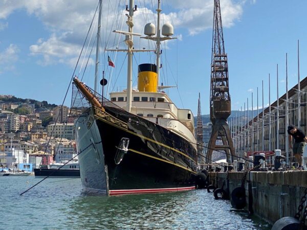 The mega yacht “Nero” in Genoa: 2 years after its accident it has returned with its 20s style beauty