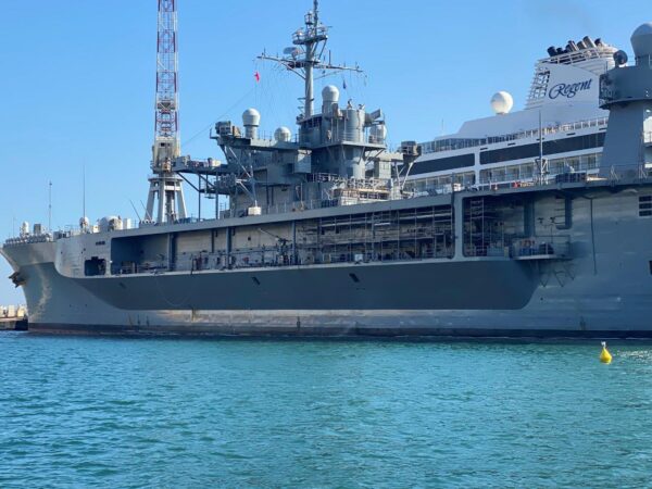 The USS Mount Whitney has been sighted off the coast of Genoa: LN’s photos of the flagship of the US Navy’s Sixth Fleet