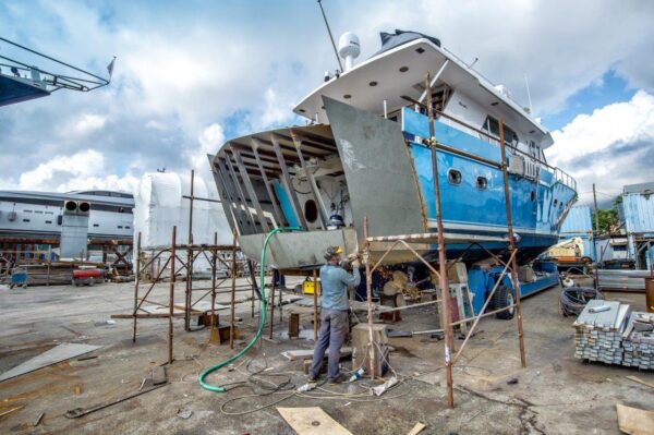 Carpenteria in acciaio nel refit: questione di spessori per capire lo stato di salute di uno scafo