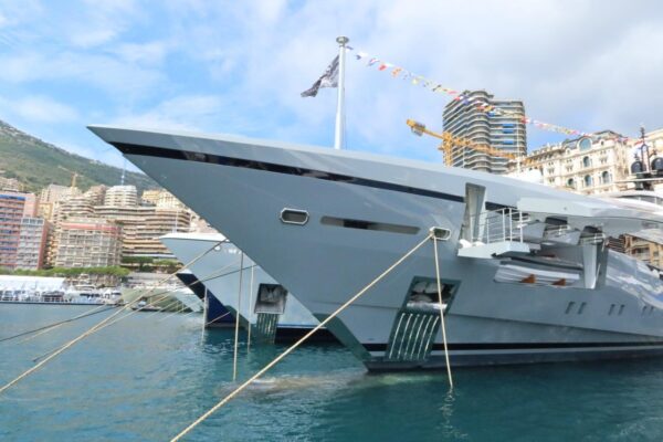 The “Tatiana” is the best mega yacht for relaxation. How much does a week cost?