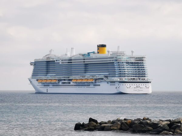 Costa Toscana in rada a Sanremo, primo palcoscenico galleggiante del Festival