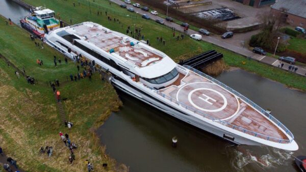 Il viaggio inaugurale del megayacht Galactica (80 metri) è uno spettacolo