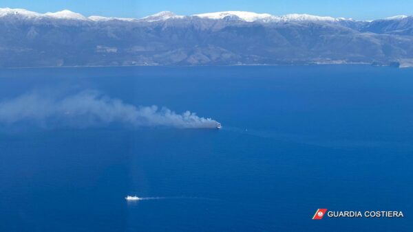 Incendio sul traghetto di Grimaldi Lines per Brindisi