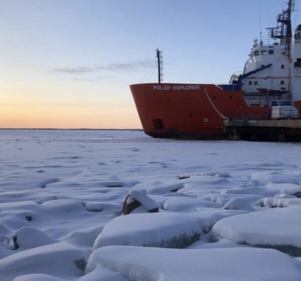 Un tuffo nel Mar Glaciale Artico con la nave rompighiaccio Polar Explorer