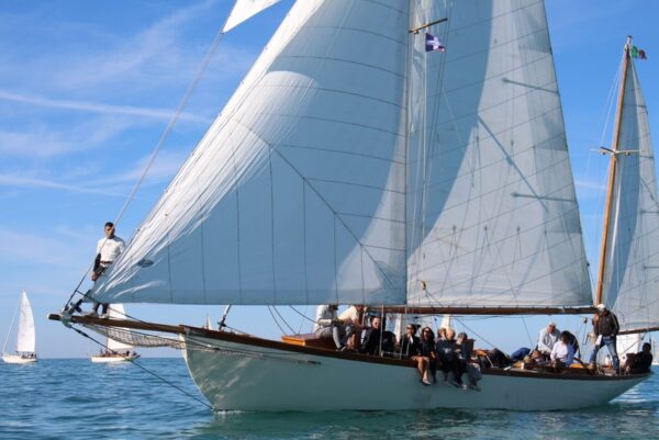 Livorno e la Marina Militare per la prima tappa del circuito “Vele d’epoca 2022”