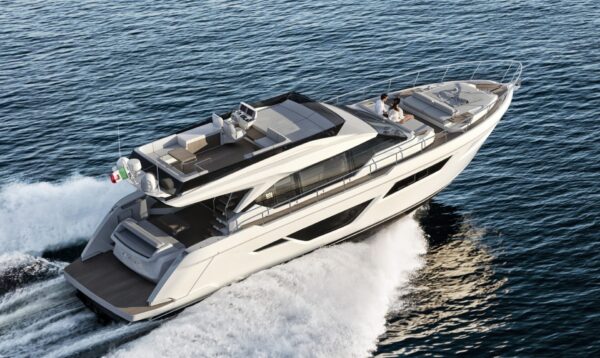 Ferretti Yachts 580, il nuovo flybridge per vivere il mare in intimità e comfort