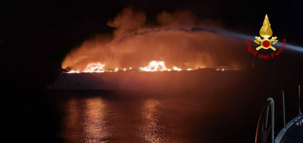 The m/y Naseem has sunk off the coast of Puglia after catching fire: the video