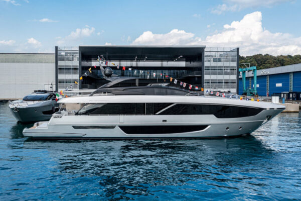 Riva vara il flybridge 102′ Corsaro Super: è il successore di un bestseller dello storico cantiere