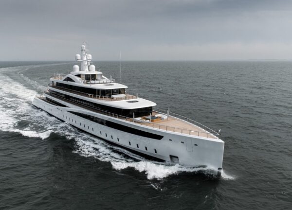 Viva di Feadship premiato come “motor yacht dell’anno” ai World Superyacht Awards