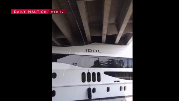 A Pisa il superyacht Idol scontra il viadotto dell’autostrada subito dopo il refit: il video