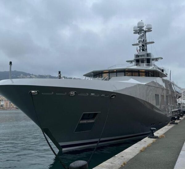 Avvistato a Genova il megayacht Skat: le immagini di Daily Nautica