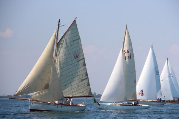 La vela d’epoca “Sorella” donata alla Marina Militare