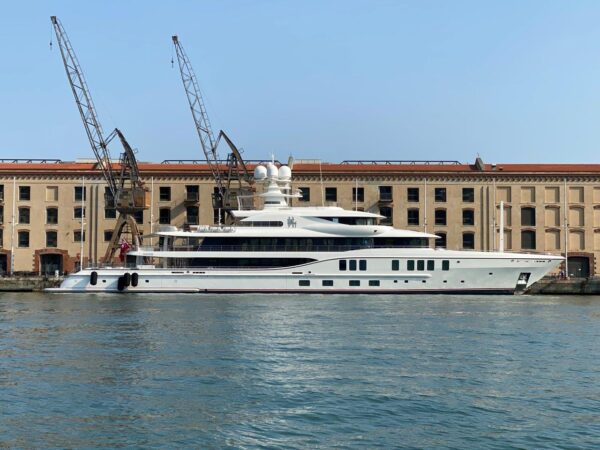 The Sixth Sense docked in Genoa: it belongs to the cruise king, Micky Arison