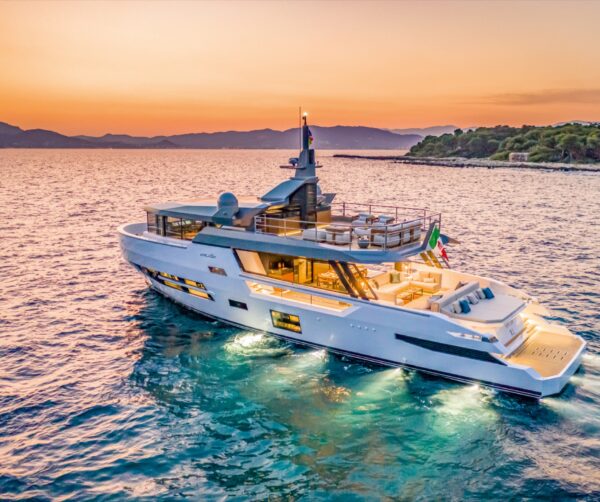 Arcadia Yachts debutta al Salone Nautico di Venezia con Sherpa 80