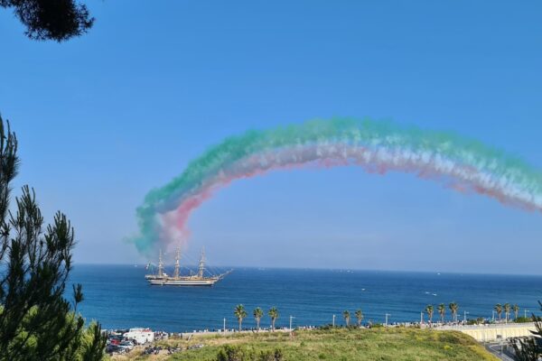 A Imperia l’incontro tra Nave Amerigo Vespucci e le Frecce Tricolori